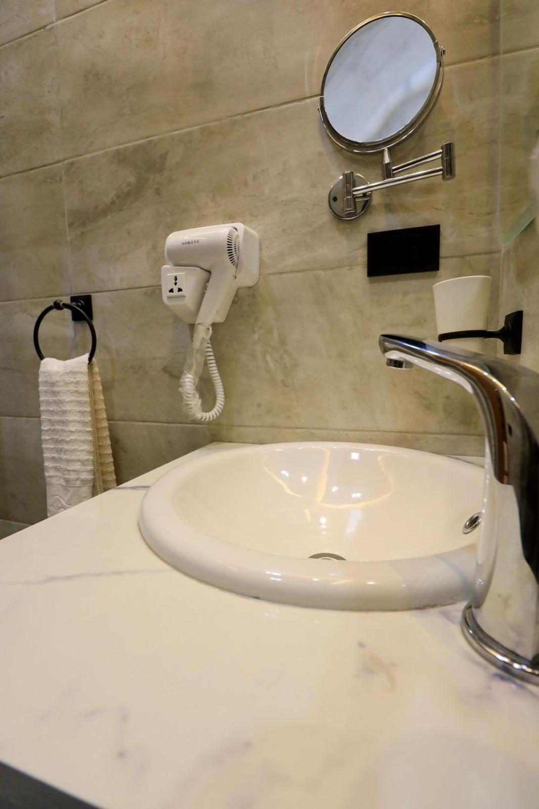 Farida Habu Palace Hotel 룩소르 외부 사진