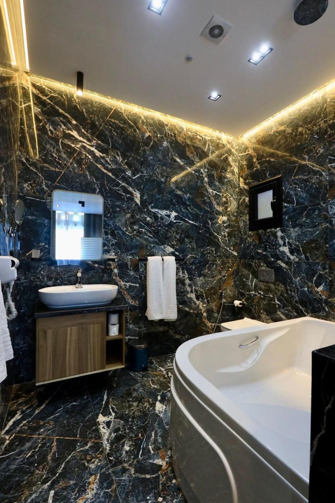 Farida Habu Palace Hotel 룩소르 외부 사진