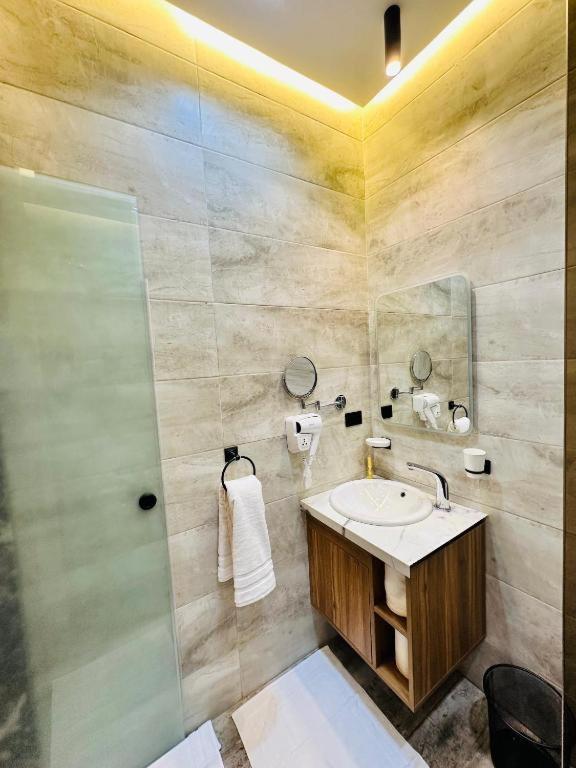 Farida Habu Palace Hotel 룩소르 외부 사진