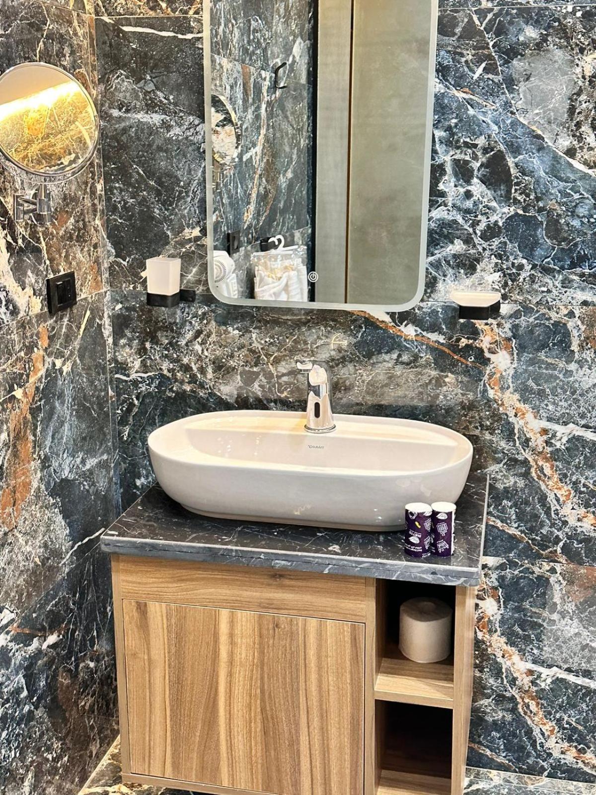 Farida Habu Palace Hotel 룩소르 외부 사진